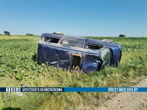 В Брестской области перевернулся микроавтобус В Брестской области перевернулся микроавтобус