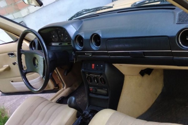 В Кобрине продают 40-летний Mercedes с пробегом в 300 тысяч километров. Какая цена? В Кобрине продают 40-летний Mercedes с пробегом в 300 тысяч километров. Какая цена?