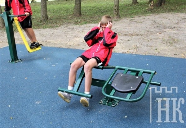 В Каменце открыли площадку с уличными тренажерами В Каменце открыли площадку с уличными тренажерами