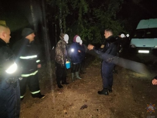 В Ганцевичском районе спасатели нашли шестерых заблудившихся в лесу