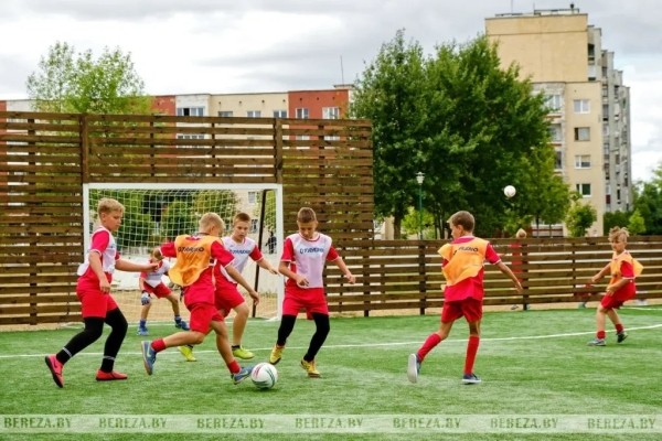 В Белоозерске открыли площадку для мини-футбола В Белоозерске открыли площадку для мини-футбола