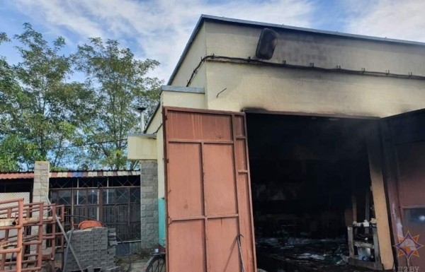 В Кобрине сгорел автомобиль, а его владелец получил ожоги В Кобрине сгорел автомобиль, а его владелец получил ожоги