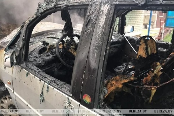 В Березе горели гараж и автомобиль В Березе горели гараж и автомобиль