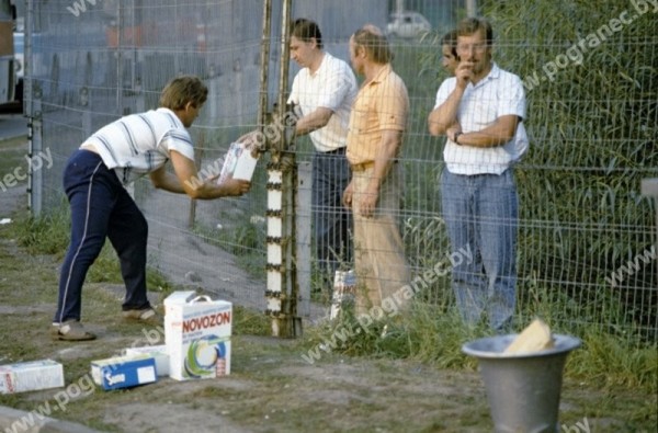 Вспомним, какие были очереди из Бреста в Польшу в 90-е Вспомним, какие были очереди из Бреста в Польшу в 90-е