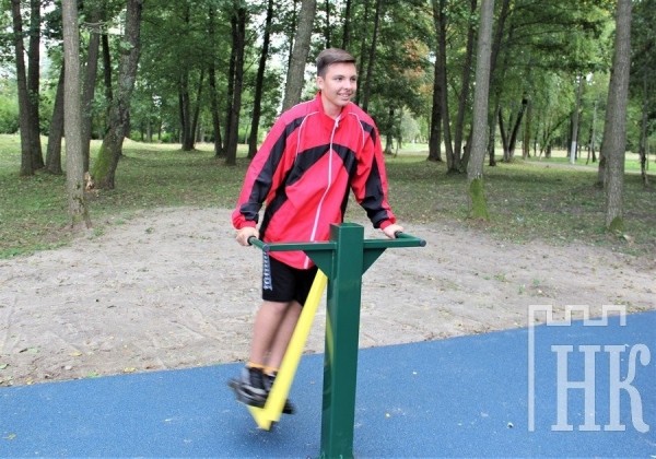 В Каменце открыли площадку с уличными тренажерами В Каменце открыли площадку с уличными тренажерами