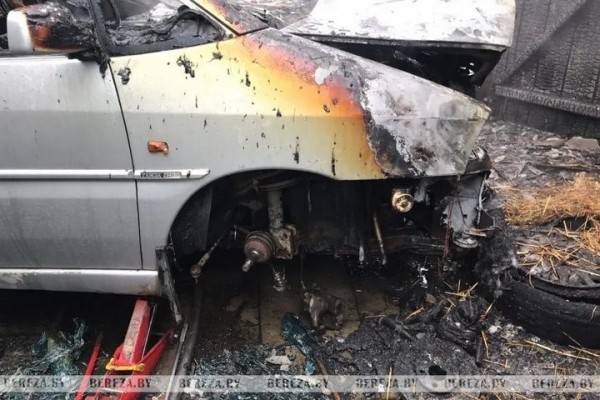 В Березе горели гараж и автомобиль В Березе горели гараж и автомобиль