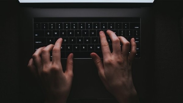 Белоруса уволили с работы, а он в отместку уничтожил важную информацию с компьютеров экс-коллег. Как его наказали?