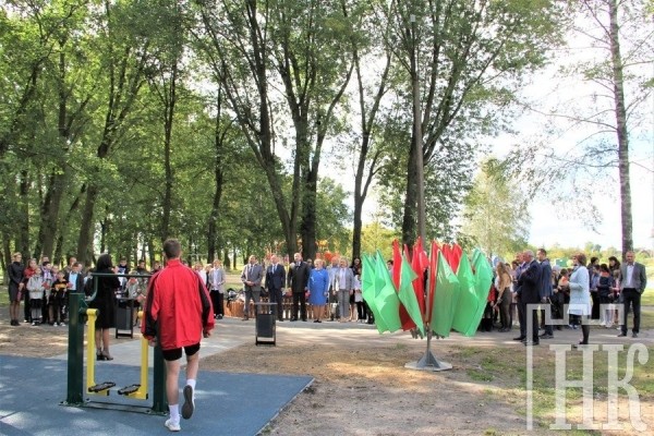 В Каменце открыли площадку с уличными тренажерами В Каменце открыли площадку с уличными тренажерами