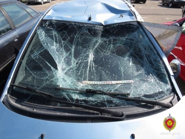 Белоруска отдала машину в ремонт на СТО, а забрала полностью разбитой: на ней перевернулся пьяный работник мастерской