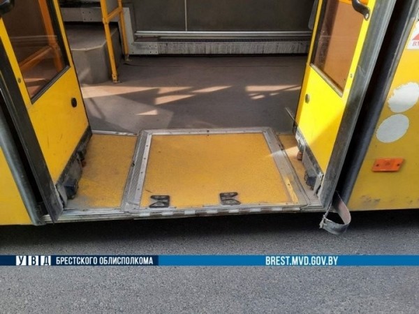 В Кобрине пенсионерка выпала из автобуса: суд огласил приговор водителю