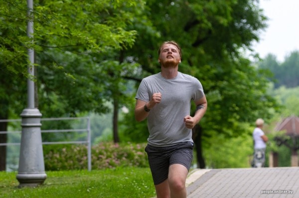 Как изменятся тело и фигура, если месяц заниматься бегом. Рассказывает белорус