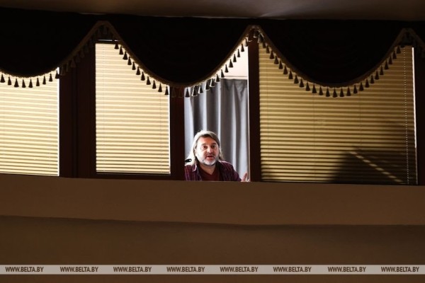 Репортаж о премьере по Леонардо да Винчи и сюрпризах юбилейного сезона в Брестском театре кукол