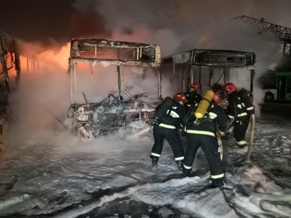 В витебском автопарке сгорели три автобуса В витебском автопарке сгорели три автобуса