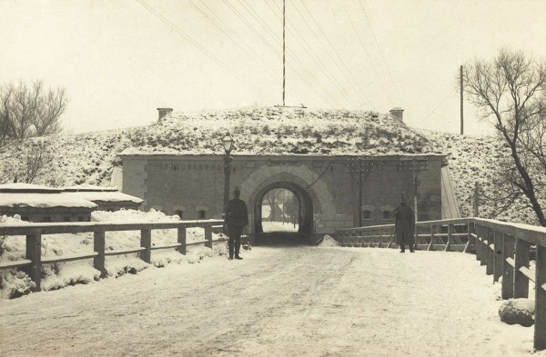 Читатель: Александровские (Северные) ворота крепости. Брест, 1915 год
Читатель: Александровские (Северные) ворота крепости. Брест, 1915 год