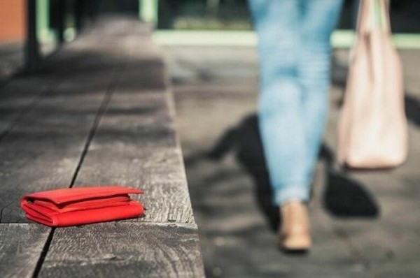 Как вернуть чужую вещь, чтобы вас… не обвинили в краже? Спрашивает брестчанка Как вернуть чужую вещь, чтобы вас… не обвинили в краже? Спрашивает брестчанка