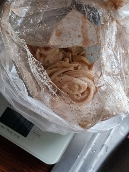 Белорус купил порцию шашлыка и удивился, что четверть веса — это не мясо