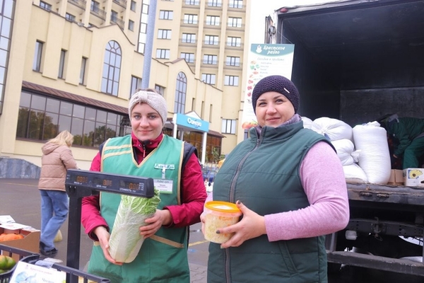 В Бресте прошли сельскохозяйственные ярмарки. Что покупают посетители? В Бресте прошли сельскохозяйственные ярмарки. Что покупают посетители?