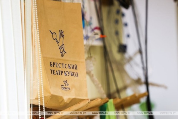 Репортаж о премьере по Леонардо да Винчи и сюрпризах юбилейного сезона в Брестском театре кукол