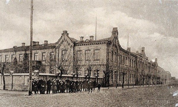 Как было раньше. Вид на второй корпус Брестского государственного университета имени А.С.Пушкина
Как было раньше. Вид на второй корпус Брестского государственного университета имени А.С.Пушкина