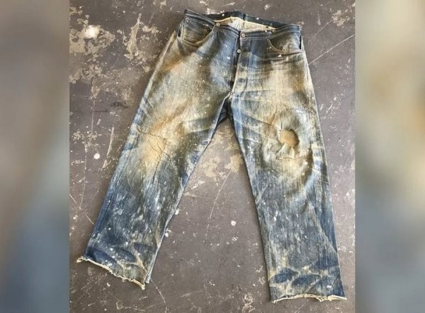 Сколько могут стоить старые изношенные джинсы? Сколько могут стоить старые изношенные джинсы?