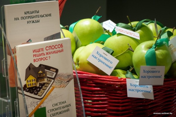 Банки снижают проценты по депозитам — клиенты снимают деньги и жалуются, что получили меньше положенного