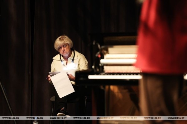 Репортаж о премьере по Леонардо да Винчи и сюрпризах юбилейного сезона в Брестском театре кукол