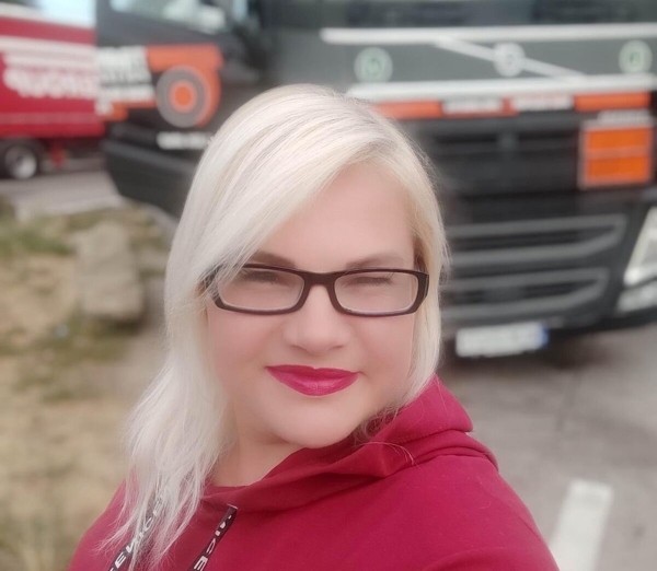 Наташа рулит. Откровения дальнобойщицы из Беларуси о буднях «неженской» профессии Наташа рулит. Откровения дальнобойщицы из Беларуси о буднях «неженской» профессии