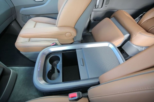 «Растаможка – 25 000 евро!» Белорус привез дизельный Hyundai Staria. Что за он?