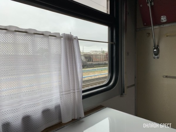 Почему окна поездов и иллюминаторы самолетов делают с закругленными углами