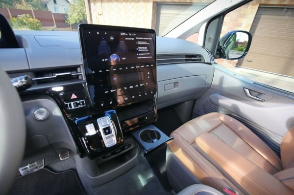 «Растаможка – 25 000 евро!» Белорус привез дизельный Hyundai Staria. Что за он?