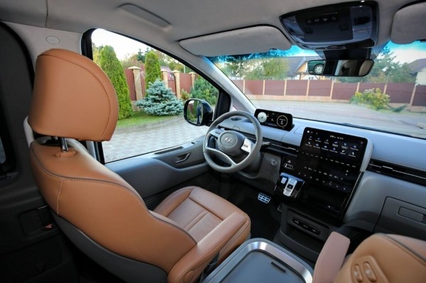 «Растаможка – 25 000 евро!» Белорус привез дизельный Hyundai Staria. Что за он?