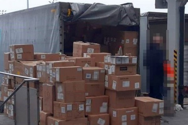 В Польше два белоруса стянули товар у другого водителя прямо на таможне