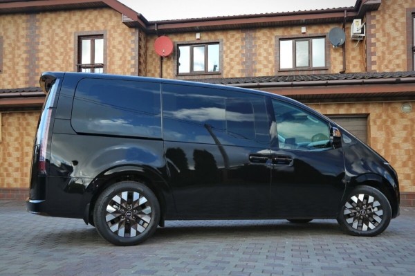 «Растаможка – 25 000 евро!» Белорус привез дизельный Hyundai Staria. Что за он?