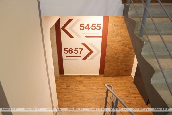 В Бресте местные власти помогли вдове первого Героя Беларуси Владимира Карвата переехать в новую квартиру В Бресте местные власти помогли вдове первого Героя Беларуси Владимира Карвата переехать в новую квартиру