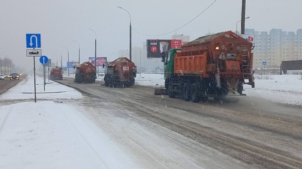 В Бресте работает снегоуборочная техника В Бресте работает снегоуборочная техника