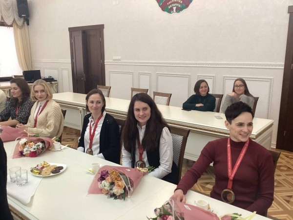 В брестском горисполкоме чествовали женскую волейбольную команду «Прибужье»