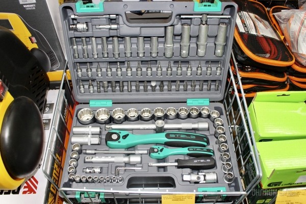 Мужу, отцу, дедушке, брату. Выбирайте нужные подарки для настоящих мужчин в строительных магазинах «АмайзТрейд» в Бресте