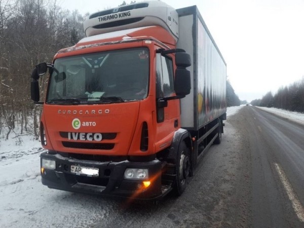 В Ляховичском районе при разъезде столкнулись два грузовых автомобиля: водитель одного из них скрылся с места ДТП В Ляховичском районе при разъезде столкнулись два грузовых автомобиля: водитель одного из них скрылся с места ДТП