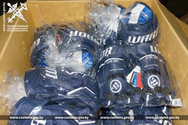 Хоккейную экипировку на $67 тысяч пытались незаконно ввезти в Беларусь. Случай в ПП «Козловичи» Хоккейную экипировку на $67 тысяч пытались незаконно ввезти в Беларусь. Случай в ПП «Козловичи»