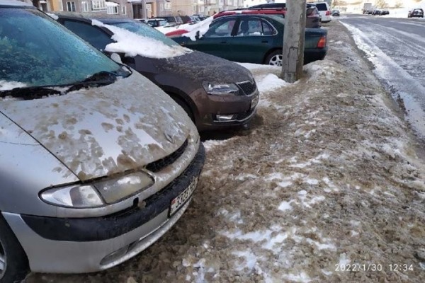 Соль и песок на дорогах зимой: польза, вред, есть ли альтернатива