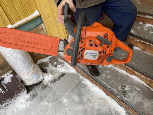 Похититель бензопилы в Брестской области сам позвонил в милицию, надеясь отвести от себя подозрение Похититель бензопилы в Брестской области сам позвонил в милицию, надеясь отвести от себя подозрение