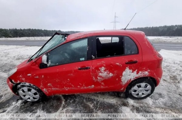 На трассе М1 опрокинулся автомобиль. За рулём находился брестчанин
