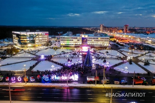 Открытие главной новогодней ёлки Московского района Бреста. Видео и фото