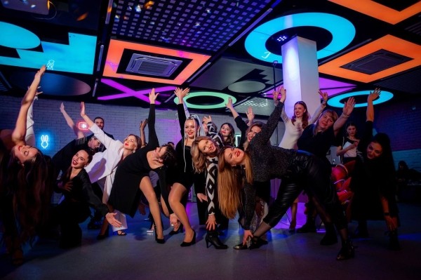 Масштабный БЬЮТИ-КОРПОРАТИВ прошел в Минске. Организатор вечеринки и свадебный стилист-визажист из Бреста рассказали, как это было