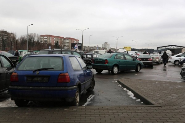 Перекупы-нелегалы выживут, а мелкие автохаусы и ИП — нет? Как участники авторынка оценивают новые правила торговли «бэушкой»