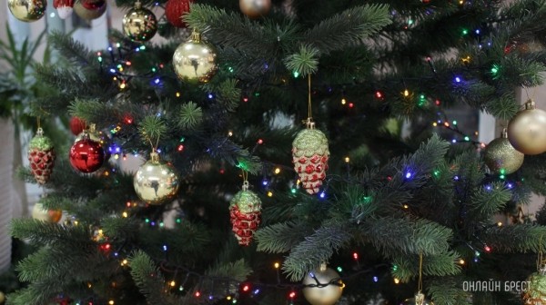 Можно ли выгодно продать старую новогоднюю игрушку?