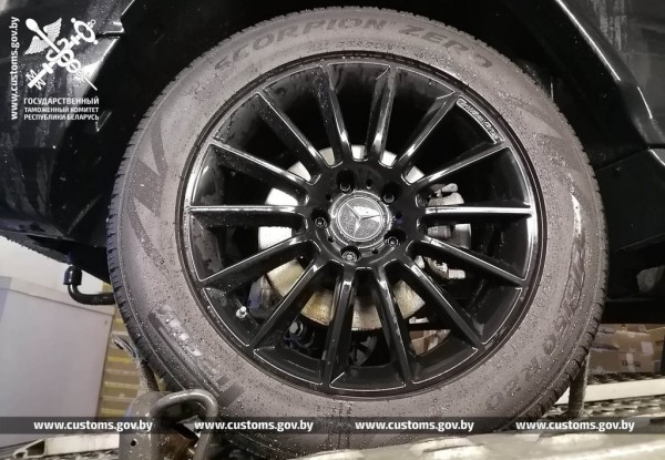 Сколько стоит свежий «Гелик»? Перевозчик указал одну сумму, брестская таможня — в два раза больше Сколько стоит свежий «Гелик»? Перевозчик указал одну сумму, брестская таможня — в два раза больше