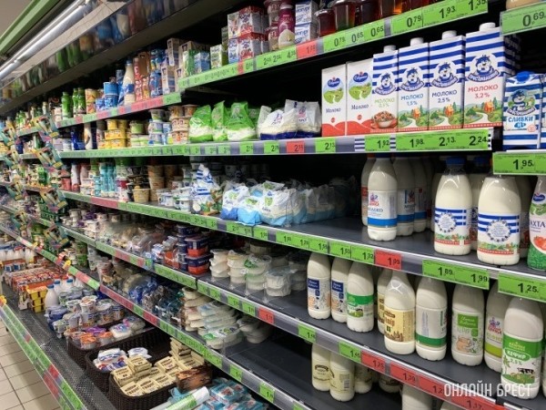Профсоюзы вновь проверили цены: подорожали мука, сметана и твердый сыр