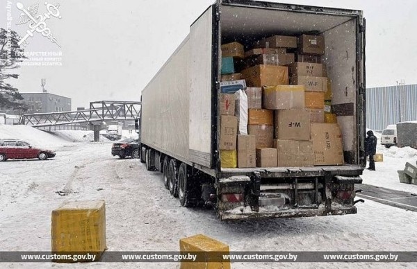 По дороге из Москвы в Брест сотрудники таможни пресекли незаконный ввоз товара более чем на 100 тысяч рублей