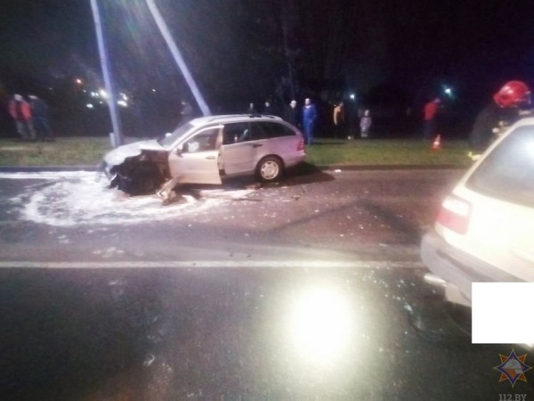 Как спасали водителя, попавшего вчера в ДТП в Бресте, рассказали в МЧС Как спасали водителя, попавшего вчера в ДТП в Бресте, рассказали в МЧС